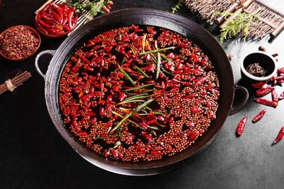 重慶火鍋底料加工廠，有異香的鍋底必須要謹慎