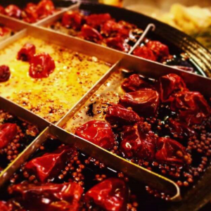 火鍋底料市場(chǎng)紛雜，如何慧眼識(shí)珠選對(duì)食品加工廠？